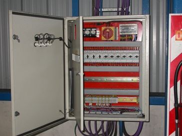 Tablero eléctrico abierto